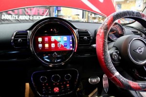 BMW MINI F60 F57 ミニ　スピーカー交換　ツイーター　音質改善　音質向上　カーオーディオ　純正ナビ　デッドニング　センタースピーカー　ウーハー　シート下　HOT WIRED ホットワイヤード　カーオーディオ専門店　Mercury Car Audio Audible Physics 後付け　CarPlay コーディング　Android Auto 