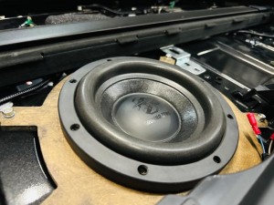 レクサス　Lexus mark Levinson マークレビンソン ウーハー サブウーハー スピーカー交換　音質改善　音質向上　低音　リアトレイ　HOT WIRED Mercury Car Audio Audible Physics 8インチ　薄型ウーハー