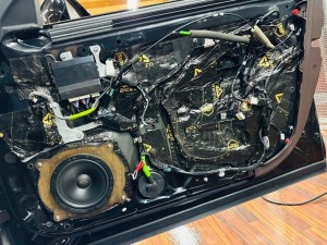 レクサス　マークレビンソン  LEXUS MARK LEVINSON スピーカー交換　ダッシュボード　ミッドハイ　ツイーター　ウーハー　ドアスピーカー　フロントスピーカー　センタースピーカー  HOT WIRED Audible Physics Mercury Car Audio 音質改善　音質向上