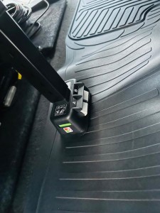 HUMMER H2 チャイルドシート　フラット　ベッド　Aprica フラディア グロウ　アップリカ　寝れる　赤ちゃん　子育て　カスタム　ハマー