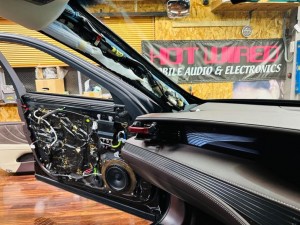 レクサス　マークレビンソン  LEXUS MARK LEVINSON スピーカー交換　ダッシュボード　ミッドハイ　ツイーター　ウーハー　ドアスピーカー　フロントスピーカー　センタースピーカー  HOT WIRED Audible Physics Mercury Car Audio 音質改善　音質向上