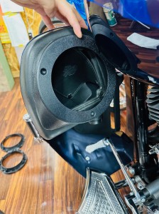 ハーレー　スピーカー　オーディオ　大きな音で聴きたい　スピーカー交換　Bluetooth ワイヤレス　CarPlay HARLEY CVO ツーリングモデル　4スピーカー　6スピーカー　スピーカー交換　オーディオ取付　バイクオーディオ　モーターサイクル　BMW 爆音　大音量　HOT WIRED ホットワイヤード　HAMMER TECH アンプ　デッキ　交換　防水　パワーアンプ　Mercury Car Audio ROCKFORD