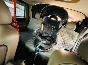 HUMMER H2 チャイルドシート　フラット　ベッド　Aprica フラディア グロウ　アップリカ　寝れる　赤ちゃん　子育て　カスタム　ハマー