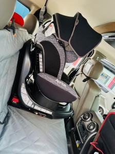 HUMMER H2 チャイルドシート　フラット　ベッド　Aprica フラディア グロウ　アップリカ　寝れる　赤ちゃん　子育て　カスタム　ハマー