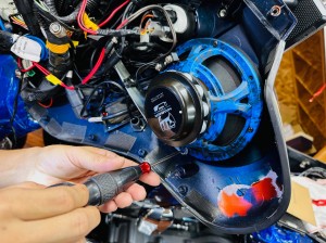 ハーレー　スピーカー　オーディオ　大きな音で聴きたい　スピーカー交換　Bluetooth ワイヤレス　CarPlay HARLEY CVO ツーリングモデル　4スピーカー　6スピーカー　スピーカー交換　オーディオ取付　バイクオーディオ　モーターサイクル　BMW 爆音　大音量　HOT WIRED ホットワイヤード　HAMMER TECH アンプ　デッキ　交換　防水　パワーアンプ　Mercury Car Audio ROCKFORD