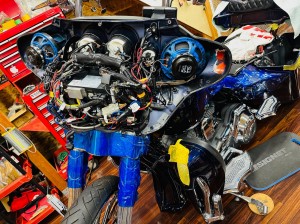 ハーレー　スピーカー　オーディオ　大きな音で聴きたい　スピーカー交換　Bluetooth ワイヤレス　CarPlay HARLEY CVO ツーリングモデル　4スピーカー　6スピーカー　スピーカー交換　オーディオ取付　バイクオーディオ　モーターサイクル　BMW 爆音　大音量　HOT WIRED ホットワイヤード