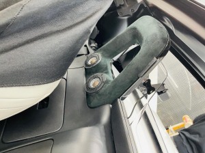 ND ロードスター BOSE 純正ボーズ　純正ナビ　マツコネ　BOSEサウンド　ボーズサウンド BOSEシステム　ヘッドレスト　スピーカー交換　ツイーター　内蔵　埋め込み　移設　シート内蔵　HOT WIRED カーオーディオ　音質　向上　改善　Audible Physics 埋込加工　ピラー　アルカンターラ　