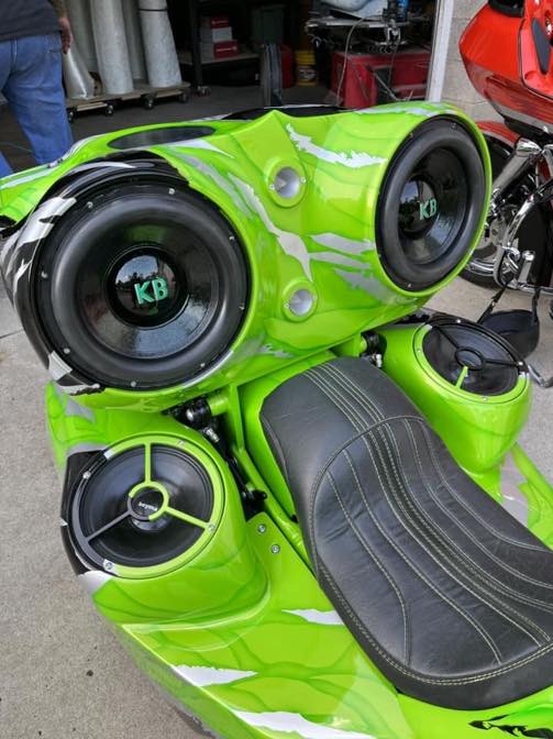 HAMMER TECH 最強の外向き専用カーオーディオスピーカー＆パワーアンプが日本上陸！　大きな音で聴きたいバイク用オーディオカスタムとして採用！　デモボードで視聴できます！