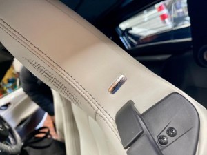 ND ロードスター BOSE 純正ボーズ　純正ナビ　マツコネ　BOSEサウンド　ボーズサウンド BOSEシステム　ヘッドレスト　スピーカー交換　ツイーター　内蔵　埋め込み　移設　シート内蔵　HOT WIRED カーオーディオ　音質　向上　改善　Audible Physics 埋込加工　ピラー　アルカンターラ　