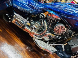 ハーレー　オーディオ　カスタム　爆音　スピーカー　大音量　防水　良い音　スピーカー交換　ウーハー　高音　低音　クルーザー cvo harley ツーリング　カウル　パニア　ボックス　6.5インチ フルレンジ　pa用　プロオーディオ paスピーカー　音響　カーオーディオ専門店　バイクオーディオ　モーターサイクル　ハーレーダビッドソン　オプション　kicker rockford jensen hog tune サウンドチューニング　サウンドセッティング　パワーアンプ　アンプ取付　ツイーター　ショーバイク　優勝車両　名古屋　HOT WIRED ホットワイヤード　バイクオーディオ専門店　hammer tech
