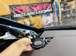 レクサス　マークレビンソ　レクサス純正　MARK LEVINSON スピーカー交換　センタースピーカー　コスパの高い　コスパ　音質向上　音質改善　センターイメージ　Audible Physics 解析　周波数特性　RTA カーオーディオ専門店　HOT WIRED ホットワイヤード