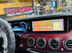 ベンツ　後付けCarPlay カープレイ　ワイヤレス　Bluetooth wi-fi Youtube 動画再生　hdmiインターフェース　avインターフェース hdmi入力 usb入力　iPhone Android Auto アンドロイド　フルスクリーン　ntg5 ntg5.5 ntg6 ntg6.5 ntg5s1 ntg5.1 ntg4.7 ntg4.5 グーグルマップ　ヤフーカーナビ　韓国語　外国語　言語設定　ナビアプリ　動画アプリ　ミラーリングインターフェース　CarPlayインターフェース　CarPlayモジュール　w222 w205 w217 w218 c217 s65 amg フルパワー化　ベンツ純正　純正ナビ　名古屋　HOT WIRED ホットワイヤード