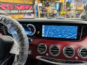 ベンツ　後付けCarPlay カープレイ　ワイヤレス　Bluetooth wi-fi Youtube 動画再生　hdmiインターフェース　avインターフェース hdmi入力 usb入力　iPhone Android Auto アンドロイド　フルスクリーン　ntg5 ntg5.5 ntg6 ntg6.5 ntg5s1 ntg5.1 ntg4.7 ntg4.5 グーグルマップ　ヤフーカーナビ　韓国語　外国語　言語設定　ナビアプリ　動画アプリ　ミラーリングインターフェース　CarPlayインターフェース　CarPlayモジュール　w222 w205 w217 w218 c217 s65 amg フルパワー化　ベンツ純正　純正ナビ　名古屋　HOT WIRED ホットワイヤード