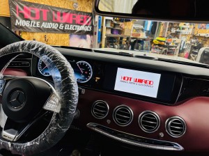 ベンツ　後付けCarPlay カープレイ　ワイヤレス　Bluetooth wi-fi Youtube 動画再生　hdmiインターフェース　avインターフェース hdmi入力 usb入力　iPhone Android Auto アンドロイド　フルスクリーン　ntg5 ntg5.5 ntg6 ntg6.5 ntg5s1 ntg5.1 ntg4.7 ntg4.5 グーグルマップ　ヤフーカーナビ　韓国語　外国語　言語設定　ナビアプリ　動画アプリ　ミラーリングインターフェース　CarPlayインターフェース　CarPlayモジュール　w222 w205 w217 w218 c217 s65 amg フルパワー化　ベンツ純正　純正ナビ　名古屋　HOT WIRED ホットワイヤード