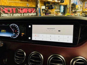 ベンツ　後付けCarPlay カープレイ　ワイヤレス　Bluetooth wi-fi Youtube 動画再生　hdmiインターフェース　avインターフェース hdmi入力 usb入力　iPhone Android Auto アンドロイド　フルスクリーン　ntg5 ntg5.5 ntg6 ntg6.5 ntg5s1 ntg5.1 ntg4.7 ntg4.5 グーグルマップ　ヤフーカーナビ　韓国語　外国語　言語設定　ナビアプリ　動画アプリ　ミラーリングインターフェース　CarPlayインターフェース　CarPlayモジュール　w222 w205 w217 w218 c217 s65 amg フルパワー化　ベンツ純正　純正ナビ　名古屋　HOT WIRED ホットワイヤード