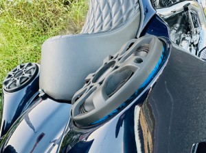 ハーレー　オーディオ　カスタム　爆音　スピーカー　大音量　防水　良い音　スピーカー交換　ウーハー　高音　低音　クルーザー cvo harley ツーリング　カウル　パニア　ボックス　6.5インチ フルレンジ　pa用　プロオーディオ paスピーカー　音響　カーオーディオ専門店　バイクオーディオ　モーターサイクル　ハーレーダビッドソン　オプション　kicker rockford jensen hog tune サウンドチューニング　サウンドセッティング　パワーアンプ　アンプ取付　ツイーター　ショーバイク　優勝車両　名古屋　HOT WIRED ホットワイヤード　バイクオーディオ専門店　hammer tech