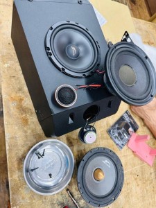 ボーズ　スピーカー交換　BOSE 214 天吊スピーカー　家庭用スピーカー　スピーカーユニット　交換　ツイーター　カーオーディオ専門店　カーオーディオ　魔改造 BOSE 301 101 201 スピーカーボックス　ウーハー　天吊　天吊金具　吊り下げ　PC用スピーカー