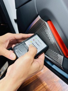 BMW 純正　ハーマンカードン　HARMAN KARDON B&W バウワーズ　ウィルキンス　カーオーディオ　カーオーディオ専門店　ハーマン　オプション　パワーアンプ　プロセッサー DSP 制御　サウンドステージ　定位　高音　低音　スピーカー交換　センタースピーカー  ツイーター　ウーハー　プレミアム　ホットワイヤード
