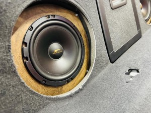 BMW 純正ナビ　純正オーディオ　カーオーディオ　ハーマンカードン　HARAM KARDON ハーマン　iDrive ID7 LOGIC7 サラウンド　音質改善　ツイーター　スピーカー交換　ドアスピーカー　音質向上　高音　低音　ウーハー　センタースピーカー　リアスピーカー　4インチ　3インチ　2インチ　10センチ　プレミアムカーオーディオ　名古屋　ホットワイヤード　HOT WIRED Z4 G29 X7 X6 750 850 B&W バウワーズ　ウィルキンス　BOSE サウンドシステム　デッドニング　調音施工　Mercury Car Audio Audible Physics RAM2 RAM3 CE-165 CE165 対応スピーカー　ハイパスフィルター　音質　高音質　ハイレゾ　iPhone CarPlay カープレイ　カーオーディオ専門店