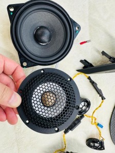 BMW 純正ナビ　純正オーディオ　カーオーディオ　ハーマンカードン　HARAM KARDON ハーマン　iDrive ID7 LOGIC7 サラウンド　音質改善　ツイーター　スピーカー交換　ドアスピーカー　音質向上　高音　低音　ウーハー　センタースピーカー　リアスピーカー　4インチ　3インチ　2インチ　10センチ　プレミアムカーオーディオ　名古屋　ホットワイヤード　HOT WIRED Z4 G29 X7 X6 750 850 B&W バウワーズ　ウィルキンス　BOSE サウンドシステム　デッドニング　調音施工　Mercury Car Audio Audible Physics RAM2 RAM3 CE-165 CE165 対応スピーカー　ハイパスフィルター　音質　高音質　ハイレゾ　iPhone CarPlay カープレイ　カーオーディオ専門店