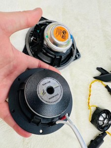 BMW 純正ナビ　純正オーディオ　カーオーディオ　ハーマンカードン　HARAM KARDON ハーマン　iDrive ID7 LOGIC7 サラウンド　音質改善　ツイーター　スピーカー交換　ドアスピーカー　音質向上　高音　低音　ウーハー　センタースピーカー　リアスピーカー　4インチ　3インチ　2インチ　10センチ　プレミアムカーオーディオ　名古屋　ホットワイヤード　HOT WIRED Z4 G29 X7 X6 750 850 B&W バウワーズ　ウィルキンス　BOSE サウンドシステム　デッドニング　調音施工　Mercury Car Audio Audible Physics RAM2 RAM3 CE-165 CE165 対応スピーカー　ハイパスフィルター　音質　高音質　ハイレゾ　iPhone CarPlay カープレイ　カーオーディオ専門店