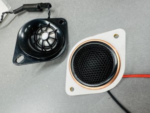 BMW 純正ナビ　純正オーディオ　カーオーディオ　ハーマンカードン　HARAM KARDON ハーマン　iDrive ID7 LOGIC7 サラウンド　音質改善　ツイーター　スピーカー交換　ドアスピーカー　音質向上　高音　低音　ウーハー　センタースピーカー　リアスピーカー　4インチ　3インチ　2インチ　10センチ　プレミアムカーオーディオ　名古屋　ホットワイヤード　HOT WIRED Z4 G29 X7 X6 750 850 B&W バウワーズ　ウィルキンス　BOSE サウンドシステム　デッドニング　調音施工　Mercury Car Audio Audible Physics RAM2 RAM3 CE-165 CE165 対応スピーカー　ハイパスフィルター　音質　高音質　ハイレゾ　iPhone CarPlay カープレイ　カーオーディオ専門店