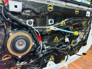 BMW 純正ナビ　純正オーディオ　カーオーディオ　ハーマンカードン　HARAM KARDON ハーマン　iDrive ID7 LOGIC7 サラウンド　音質改善　ツイーター　スピーカー交換　ドアスピーカー　音質向上　高音　低音　ウーハー　センタースピーカー　リアスピーカー　4インチ　3インチ　2インチ　10センチ　プレミアムカーオーディオ　名古屋　ホットワイヤード　HOT WIRED Z4 G29 X7 X6 750 850 B&W バウワーズ　ウィルキンス　BOSE サウンドシステム　デッドニング　調音施工　Mercury Car Audio Audible Physics RAM2 RAM3 CE-165 CE165 対応スピーカー　ハイパスフィルター　音質　高音質　ハイレゾ　iPhone CarPlay カープレイ　カーオーディオ専門店