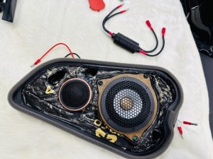 BMW 純正ナビ　純正オーディオ　カーオーディオ　ハーマンカードン　HARAM KARDON ハーマン　iDrive ID7 LOGIC7 サラウンド　音質改善　ツイーター　スピーカー交換　ドアスピーカー　音質向上　高音　低音　ウーハー　センタースピーカー　リアスピーカー　4インチ　3インチ　2インチ　10センチ　プレミアムカーオーディオ　名古屋　ホットワイヤード　HOT WIRED Z4 G29 X7 X6 750 850 B&W バウワーズ　ウィルキンス　BOSE サウンドシステム　デッドニング　調音施工　Mercury Car Audio Audible Physics RAM2 RAM3 CE-165 CE165 対応スピーカー　ハイパスフィルター　音質　高音質　ハイレゾ　iPhone CarPlay カープレイ　カーオーディオ専門店