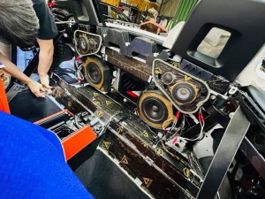 BMW 純正ナビ　純正オーディオ　カーオーディオ　ハーマンカードン　HARAM KARDON ハーマン　iDrive ID7 LOGIC7 サラウンド　音質改善　ツイーター　スピーカー交換　ドアスピーカー　音質向上　高音　低音　ウーハー　センタースピーカー　リアスピーカー　4インチ　3インチ　2インチ　10センチ　プレミアムカーオーディオ　名古屋　ホットワイヤード　HOT WIRED Z4 G29 X7 X6 750 850 B&W バウワーズ　ウィルキンス　BOSE サウンドシステム　デッドニング　調音施工　Mercury Car Audio Audible Physics RAM2 RAM3 CE-165 CE165 対応スピーカー　ハイパスフィルター　音質　高音質　ハイレゾ　iPhone CarPlay カープレイ　カーオーディオ専門店
