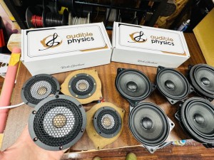 BMW 純正ナビ　純正オーディオ　カーオーディオ　ハーマンカードン　HARAM KARDON ハーマン　iDrive ID7 LOGIC7 サラウンド　音質改善　ツイーター　スピーカー交換　ドアスピーカー　音質向上　高音　低音　ウーハー　センタースピーカー　リアスピーカー　4インチ　3インチ　2インチ　10センチ　プレミアムカーオーディオ　名古屋　ホットワイヤード　HOT WIRED Z4 G29 X7 X6 750 850 B&W バウワーズ　ウィルキンス　BOSE サウンドシステム　デッドニング　調音施工　Mercury Car Audio Audible Physics RAM2 RAM3 CE-165 CE165 対応スピーカー　ハイパスフィルター　音質　高音質　ハイレゾ　iPhone CarPlay カープレイ　カーオーディオ専門店