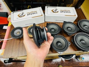 BMW 純正ナビ　純正オーディオ　カーオーディオ　ハーマンカードン　HARAM KARDON ハーマン　iDrive ID7 LOGIC7 サラウンド　音質改善　ツイーター　スピーカー交換　ドアスピーカー　音質向上　高音　低音　ウーハー　センタースピーカー　リアスピーカー　4インチ　3インチ　2インチ　10センチ　プレミアムカーオーディオ　名古屋　ホットワイヤード　HOT WIRED Z4 G29 X7 X6 750 850 B&W バウワーズ　ウィルキンス　BOSE サウンドシステム　デッドニング　調音施工　Mercury Car Audio Audible Physics RAM2 RAM3 CE-165 CE165 対応スピーカー　ハイパスフィルター　音質　高音質　ハイレゾ　iPhone CarPlay カープレイ　カーオーディオ専門店
