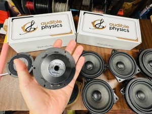 BMW 純正　ハーマンカードン　HARMAN KARDON B&W バウワーズ　ウィルキンス　カーオーディオ　カーオーディオ専門店　ハーマン　オプション　パワーアンプ　プロセッサー DSP 制御　サウンドステージ　定位　高音　低音　スピーカー交換　センタースピーカー  ツイーター　ウーハー　プレミアム　ホットワイヤード
