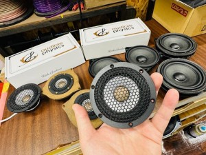 BMW 純正ナビ　純正オーディオ　カーオーディオ　ハーマンカードン　HARAM KARDON ハーマン　iDrive ID7 LOGIC7 サラウンド　音質改善　ツイーター　スピーカー交換　ドアスピーカー　音質向上　高音　低音　ウーハー　センタースピーカー　リアスピーカー　4インチ　3インチ　2インチ　10センチ　プレミアムカーオーディオ　名古屋　ホットワイヤード　HOT WIRED Z4 G29 X7 X6 750 850 B&W バウワーズ　ウィルキンス　BOSE サウンドシステム　デッドニング　調音施工　Mercury Car Audio Audible Physics RAM2 RAM3 CE-165 CE165 対応スピーカー　ハイパスフィルター　音質　高音質　ハイレゾ　iPhone CarPlay カープレイ　カーオーディオ専門店