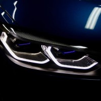 BMW b&w バウワーズアンドウィルキンス　ヴァウワーズ　ウィルキンス　純正ナビ　カーオーディオ　スピーカー交換　音質改善　音質向上　光るスピーカー　850 純正b&w サブウーハー  シート下　ツイーター　ドアスピーカー　CarPlay
