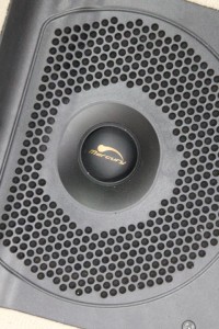 BMW b&w バウワーズアンドウィルキンス　ヴァウワーズ　ウィルキンス　純正ナビ　カーオーディオ　スピーカー交換　音質改善　音質向上　光るスピーカー　850 純正b&w サブウーハー シート下　ツイーター　ドアスピーカー　CarPlay