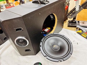 ボーズ　スピーカー交換　BOSE 214 天吊スピーカー　家庭用スピーカー　スピーカーユニット　交換　ツイーター　カーオーディオ専門店　カーオーディオ　魔改造 BOSE 301 101 201 スピーカーボックス　ウーハー　天吊　天吊金具　吊り下げ　PC用スピーカー