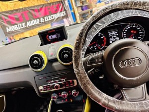 AUDI A1 A2 A3 A4 アウディ　純正ナビ　後付け　CarPlay カープレイ　ミラーリング　Youtube HDMI iPhone ブルーツース　WIFI Android Auto アンドロイド　ワイヤレス　グーグルマップ　MMI BOSE コーディング　ミラーリング　映像入力　外部入力　名古屋　HOT WIRED
