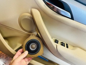 bmw 純正ナビ　iDrive　後付けCarPlay ワイヤレス　純正ナビ　修理 cci nbt evo id4 id5 id6 id7 ハーマンカードン harman kardon3dツイーター　ブルメスター　burmester スピーカー交換　音質改善　音質向上　w177 w176 w222 w223 w205 w206 w213 amg コーディング 後期型ヘッドライト　カープレイ hdmiインターフェース　ミラーリング　Youtube 動画再生