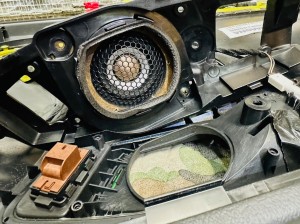 アウディ　audi アウディ純正ナビ　audi純正　bose ボーズ　純正ナビ　スピーカー交換　音質改善　音質向上　センタースピーカー　ドアスピーカー ツイーター　ウーハー　サブウーハー　外部アンプ　プロセッサー　純正bose 純正ボーズ　位相　最適化　CarPlay 後付け　ワイヤレス　ミラーリング　デッドイング　断熱　遮熱　防音　制振　調音施工　Audible Physics Mercury Car Audio HOT WIRED 名古屋　ram2 ram3 インナーバッフル　純正アンプ　パワーアンプ