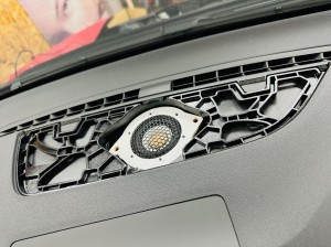 アウディ　audi アウディ純正ナビ　audi純正　bose ボーズ　純正ナビ　スピーカー交換　音質改善　音質向上　センタースピーカー　ドアスピーカー  ツイーター　ウーハー　サブウーハー　外部アンプ　プロセッサー　純正bose 純正ボーズ　位相　最適化　CarPlay 後付け　ワイヤレス　ミラーリング　デッドイング　断熱　遮熱　防音　制振　調音施工　Audible Physics Mercury Car Audio HOT WIRED 名古屋　ram2 ram3 インナーバッフル　純正アンプ　パワーアンプ