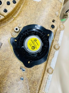 bmw mini e84 e92 f15 f30 r60 f57 f56 スピーカー交換 ドアスピーカー ツイーター ハーマンカードン　ツイーター交換　ツイーターなし　ワイドレンジ　フルレンジ　スピーカー　デッドニング　音質改善　純正ナビ　CarPlay 後付け　Audible Physics HOT WIRED 名古屋　ウーハー　リアスピーカー　フロントスピーカー　stp 断熱　保温　遮音　遮熱　調音　施工　ram2 rm3