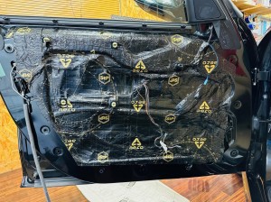 bmw mini e84 e92 f15 f30 r60 f57 f56 スピーカー交換 ドアスピーカー ツイーター ハーマンカードン　ツイーター交換　ツイーターなし　ワイドレンジ　フルレンジ　スピーカー　デッドニング　音質改善　純正ナビ　CarPlay 後付け　Audible Physics HOT WIRED 名古屋　ウーハー　リアスピーカー　フロントスピーカー　stp 断熱　保温　遮音　遮熱　調音　施工　ram2 rm3 haramn kardon b&w