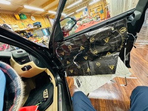 bmw mini e84 e92 f15 f30 r60 f57 f56 スピーカー交換 ドアスピーカー ツイーター ハーマンカードン　ツイーター交換　ツイーターなし　ワイドレンジ　フルレンジ　スピーカー　デッドニング　音質改善　純正ナビ　CarPlay 後付け　Audible Physics HOT WIRED 名古屋　ウーハー　リアスピーカー　フロントスピーカー　stp 断熱　保温　遮音　遮熱　調音　施工　ram2 rm3 haramn kardon b&w 一枚貼り　デッドニングの魔術師