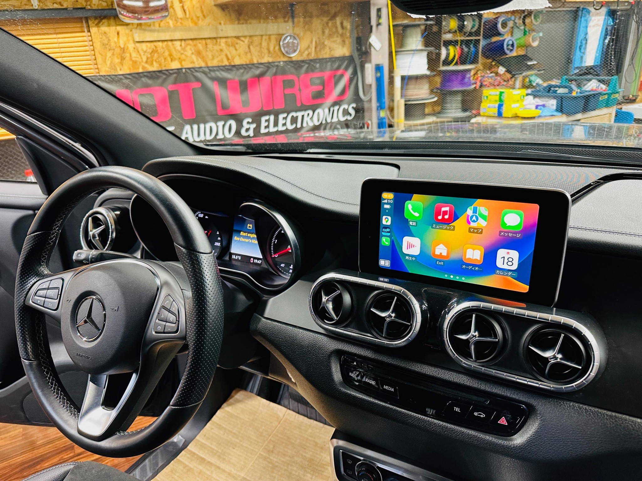 メルセデスベンツ Xクラス　BENZ X350d 並行輸入車の純正ナビの日本語化・後付けワイヤレスCarPlayのご紹介