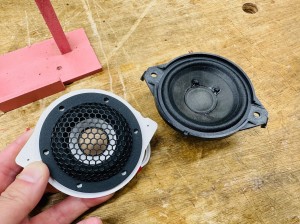 アウディ　audi アウディ純正ナビ　audi純正　bose ボーズ　純正ナビ　スピーカー交換　音質改善　音質向上　センタースピーカー　ドアスピーカー  ツイーター　ウーハー　サブウーハー　外部アンプ　プロセッサー　純正bose 純正ボーズ　位相　最適化　CarPlay 後付け　ワイヤレス　ミラーリング　デッドイング　断熱　遮熱　防音　制振　調音施工　Audible Physics Mercury Car Audio HOT WIRED 名古屋　ram2 ram3 インナーバッフル　純正アンプ　パワーアンプ
