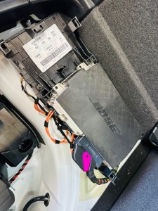 AUDI アウディ A1 A2 A3 A4 A6 A8 S8 S6 S7 純正　BOSE ボーズ　スピーカー交換　サブウーハー　ツイーター　デッドニング　断熱材　断熱　施工　遮熱　車内の快適化　調音施工　アンプ　プロセッサー　外部アンプ