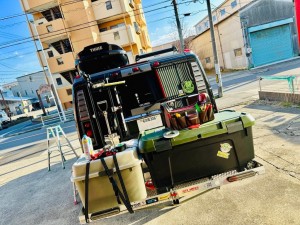hummer h2 ルーフバー　ルーフキャリア　スノーボード　スキー　キャリ　ラック　ボックス　ジェットバッグ　thule spirit 820 カーメイト　terzo rv inno ハマー　ルーフラック　ルーフキャリア　キャンプ　荷物　車中泊　キャンパー　ステルスキャンパー  オーバーランディング