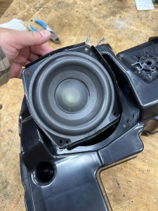 AUDI アウディ A1 A2 A3 A4 A6 A8 S8 S6 S7 純正　BOSE ボーズ　スピーカー交換　サブウーハー　ツイーター　デッドニング　断熱材　断熱　施工　遮熱　車内の快適化　調音施工　ウーハーボックス　ウーハー交換　サブウーハー 取付　エンクロージャー　