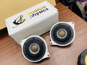 JL WRANGLER JEEP ジープ　ラングラー　スピーカー交換　ツイーター　フルレンジ　ワイドレンジ　ミッドレンジ　ミッドベース　4インチ　3インチ　2インチ　Audible Physics RAM2 RAM3 エンクロージャー　KICKER 音質 カーオーディオ 純正 CarPlay サウンドバー　ダッシュ　ダッシュ上　ツイドラー　ダッシュ下　ルーフ　リアスピーカー　ボックス　エンクロージャー　HOT WIRED 名古屋　ホットワイヤード　オーディブル