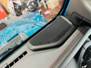 JEEP WRANGLER ジープ　ラングラー　スピーカー交換　カーオーディオ　ツイーター　ウーハー　サウンドバー　KICKER Audible Physics HOT WIRED RAM2 RAM3 周波数特性　エンクロージャー　音質　リアスピーカー　天井　ルーフ　アルパイン　ツイドラー　ミッドハイ